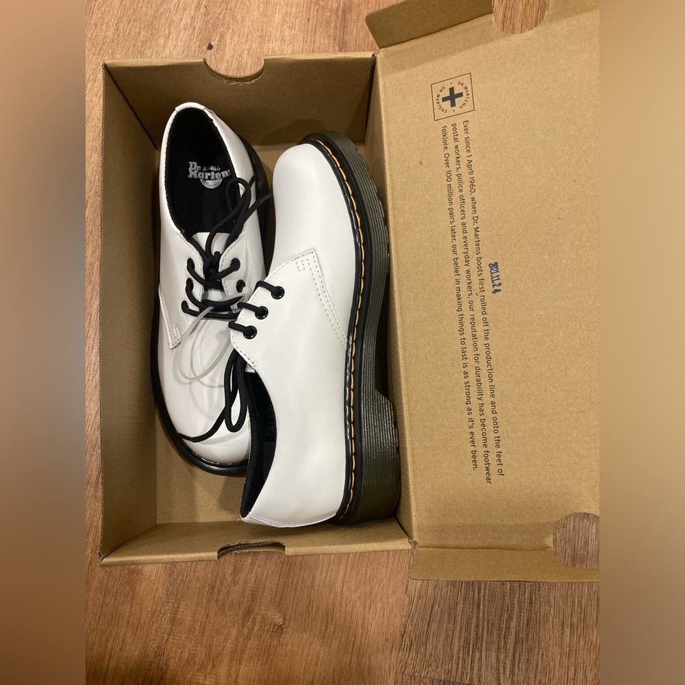 Brand new - Dr. Martens 1461J Romario, White